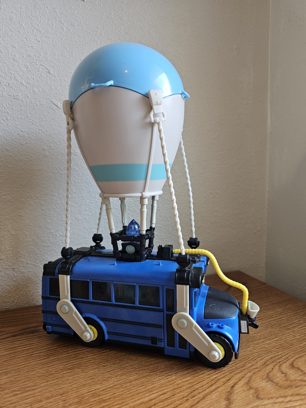 Fortnite Battle Bus 2018 Epic Games Moose 14 Inch Toy Vehicle Ballon - Picture 2 of 14